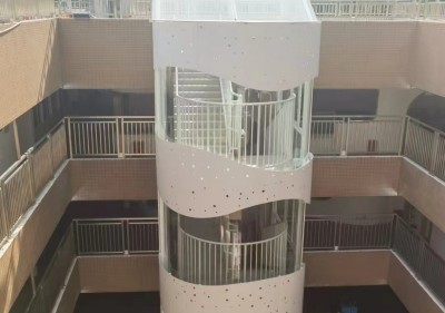 深圳市福田區(qū)翠海幼兒園實(shí)景圖（風(fēng)雨樓梯）